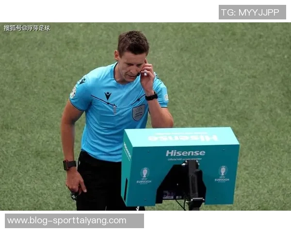 罗杰斯质疑VAR决策为何不让主裁判亲自查看误判情况